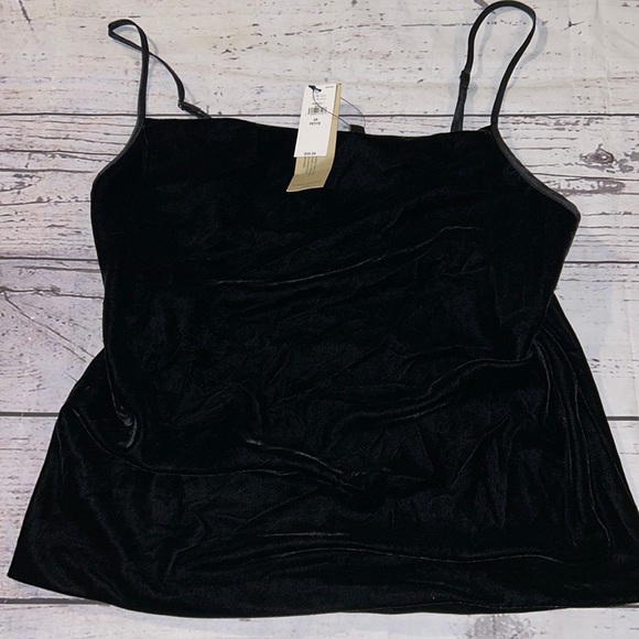 🆕 Banana Republic Black Velvet Cow Neck Camisole - Picture 3 of 8